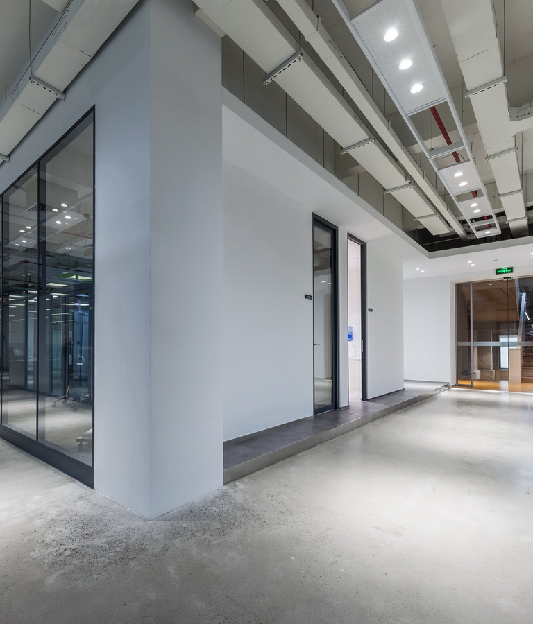 聖東尼（外齊(qi)）辦(bàn)公(gōng)室裝(zhuang)修-實驗(yàn)室走(zou)道-pc