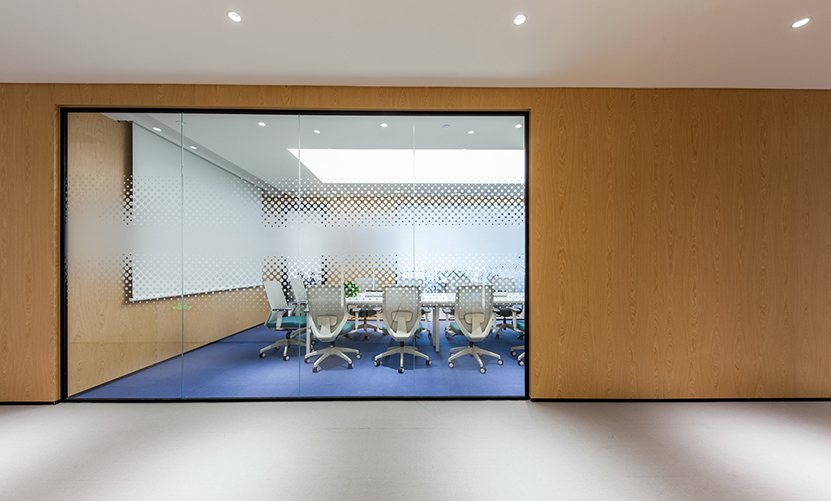 蔚來汽車(che)辦(bàn)公(gōng)樓裝(zhuang)修-會議室