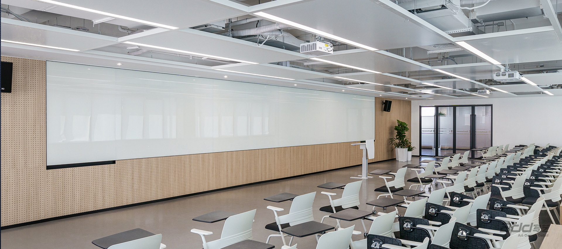 波(bo)彙科(ke)技(ji)辦(bàn)公(gōng)樓裝(zhuang)修-培訓室-pc